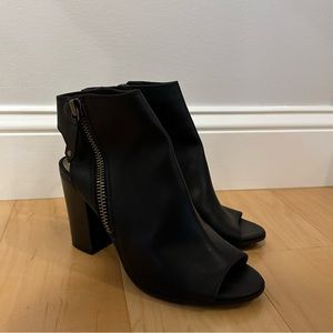 MADDEN GIRL HEELED (bootie style) WITH ZIPPER SIZE 8